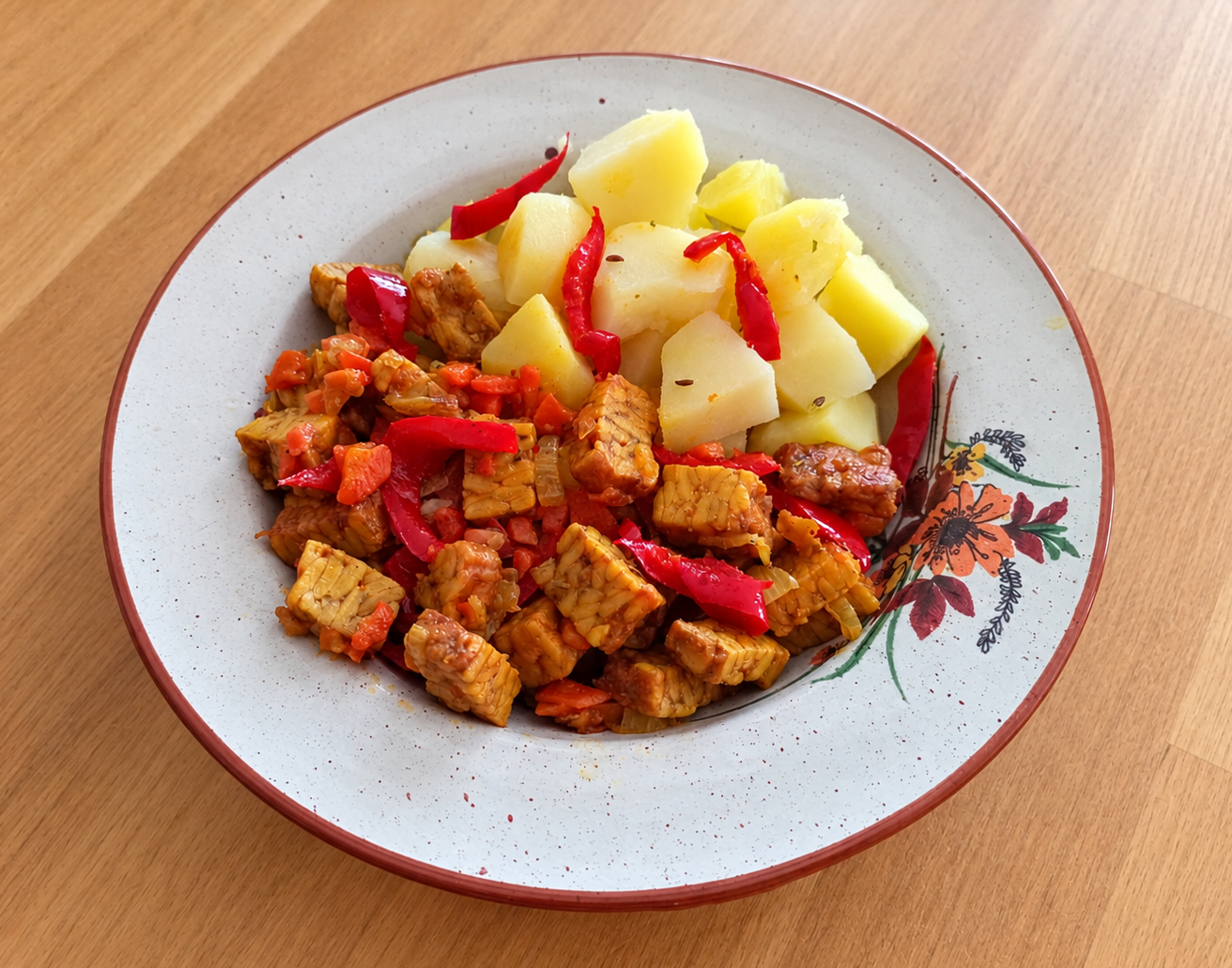 Tempeh s bramborami a paprikou
